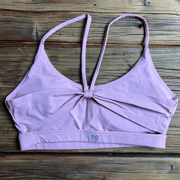 Twist Cut Out Back Sports Bra - Picture 5 of 6